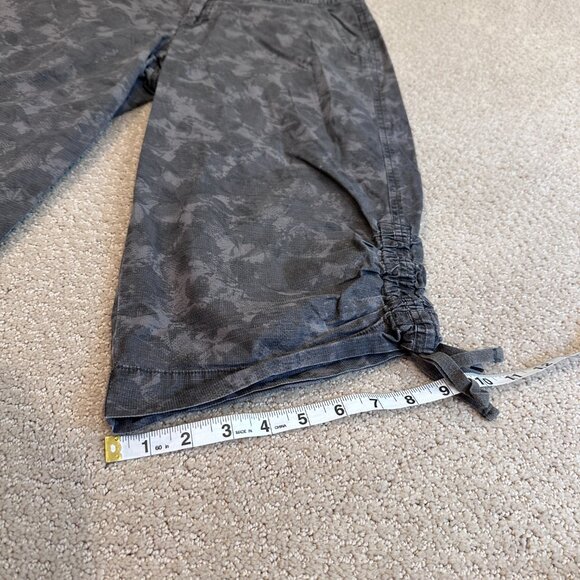 Nike ACG Pants Camo Cargo Capri Gray Ripstop Outdoors Athletic Camping Size 10 - Picture 7 of 12